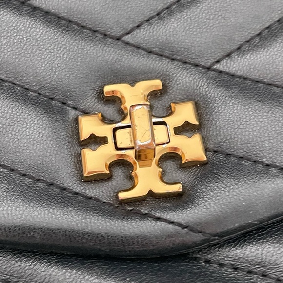 Tory Burch Quilted Leather Kira Wallet on Chain Black Gold - Picture 3 of 11